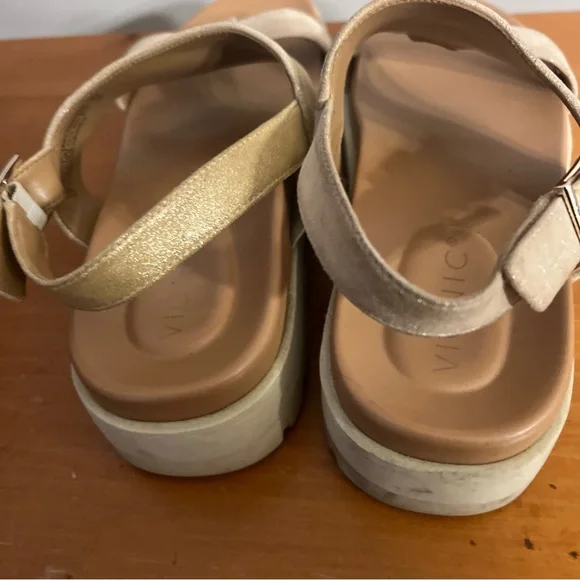 Vionic Alondra Lug
Ankle Sandals - Women's Cream Sandals - Picture 4 of 7